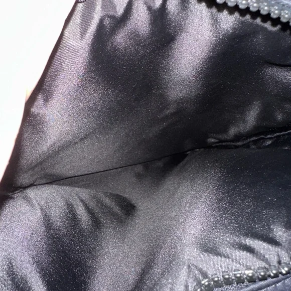 Everyday Backpack 21L (newest edition) in Black - Picture 5 of 6